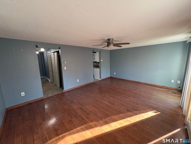 Building Photo - 13 Lakeside Dr