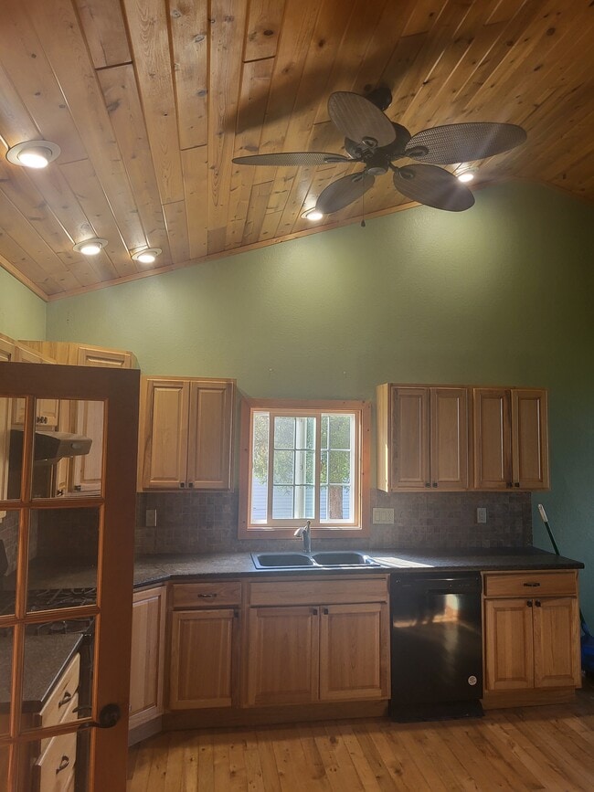 Building Photo - 3001 W 5 Mile Rd