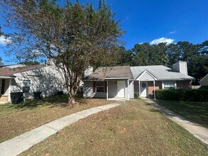 Building Photo - 2BR/2BA Townhome. BRAND NEW FLOORS