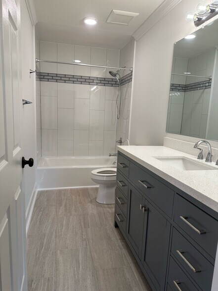 Bathroom 1 - 5149 Honeysuckle Ln E