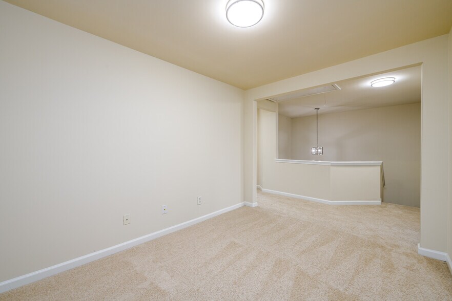 Building Photo - 1670 Granville Ct