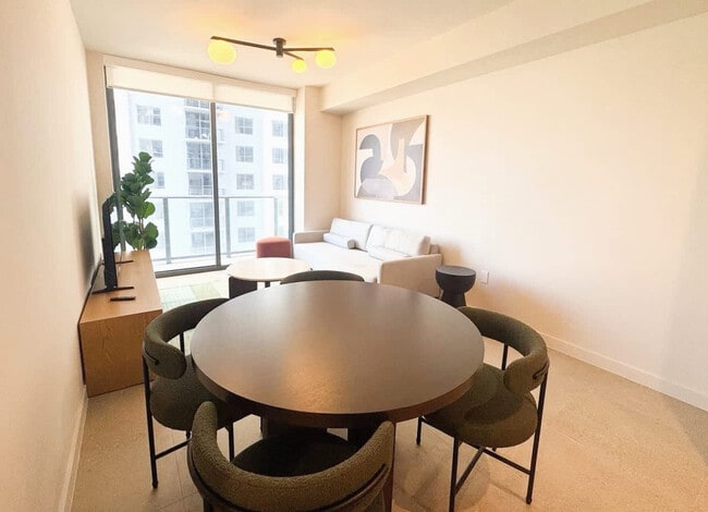 Building Photo - 11 NE 6th St