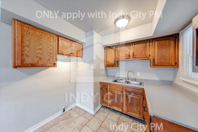 Building Photo - 3232 Normandy Rd