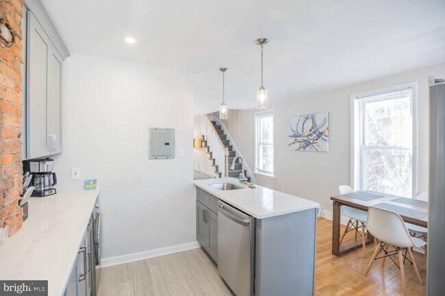 Building Photo - 501 S 26th St