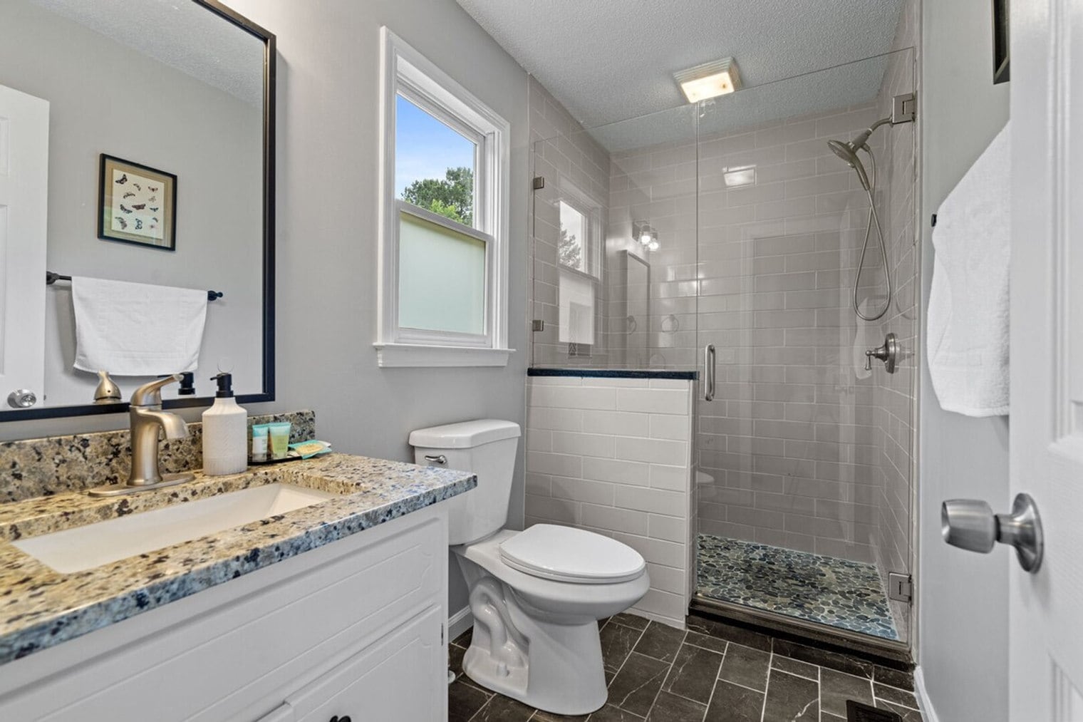 Building Photo - 13 Huntcliff Dr