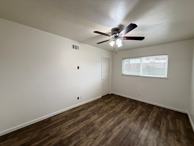Building Photo - Orcutt Single Story Updated Home on Cul-De...