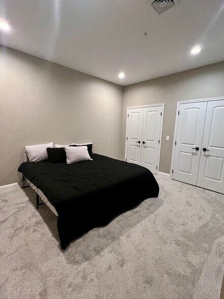 Building Photo - 116 S Main St