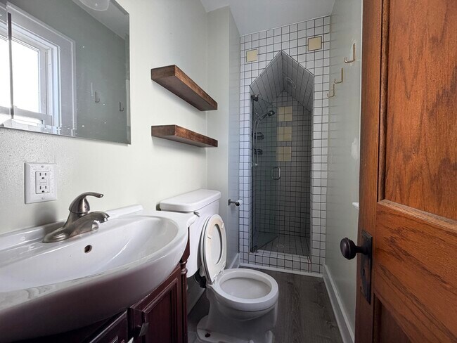 Building Photo - 45 Wallinwood Ave NE