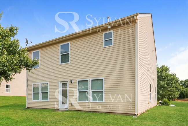 Building Photo - Prepare to fall in love with this 3 bedroo...