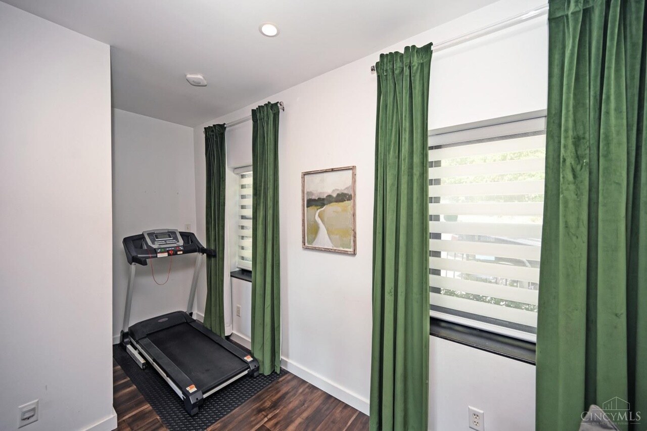 Office/Guest Bedroom with TreadmillGue - 1005 Hill St