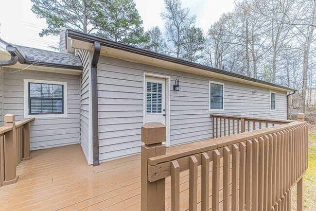 Building Photo - Ranch 3 bedroom 2 bath !