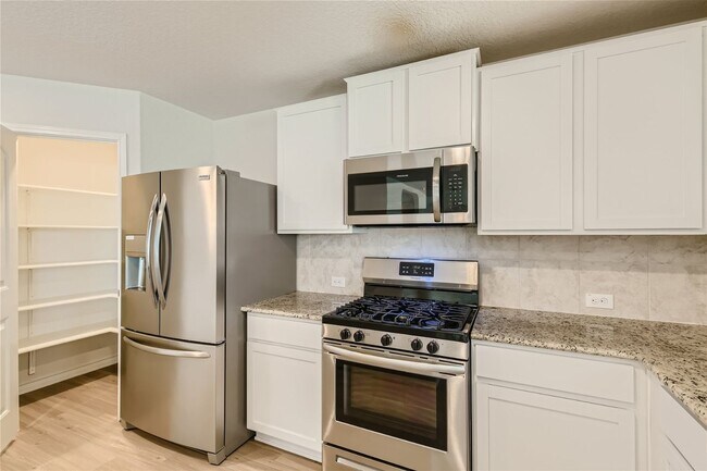 Building Photo - Awesome Amenities!