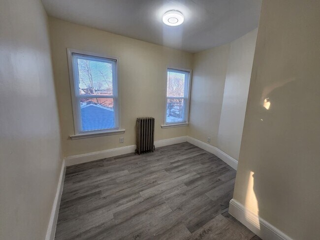 Building Photo - 564 Hyde Park Ave