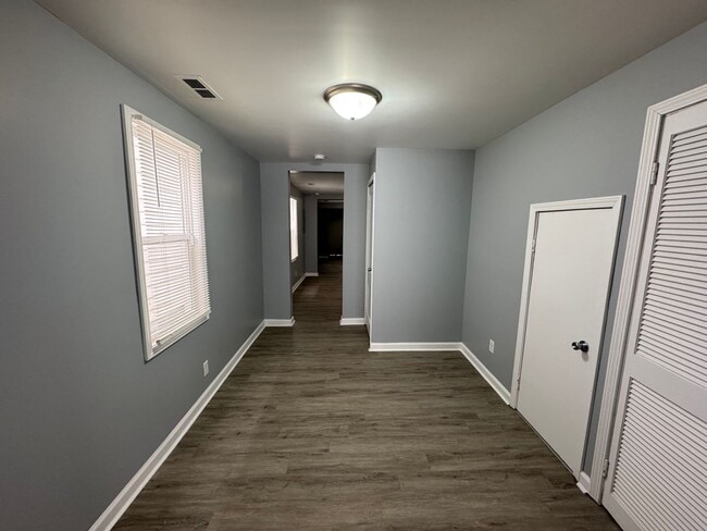 Building Photo - 1129-1131 S Sheffield Avenue