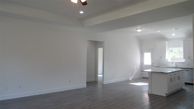 Building Photo - 232 Autumn Ln