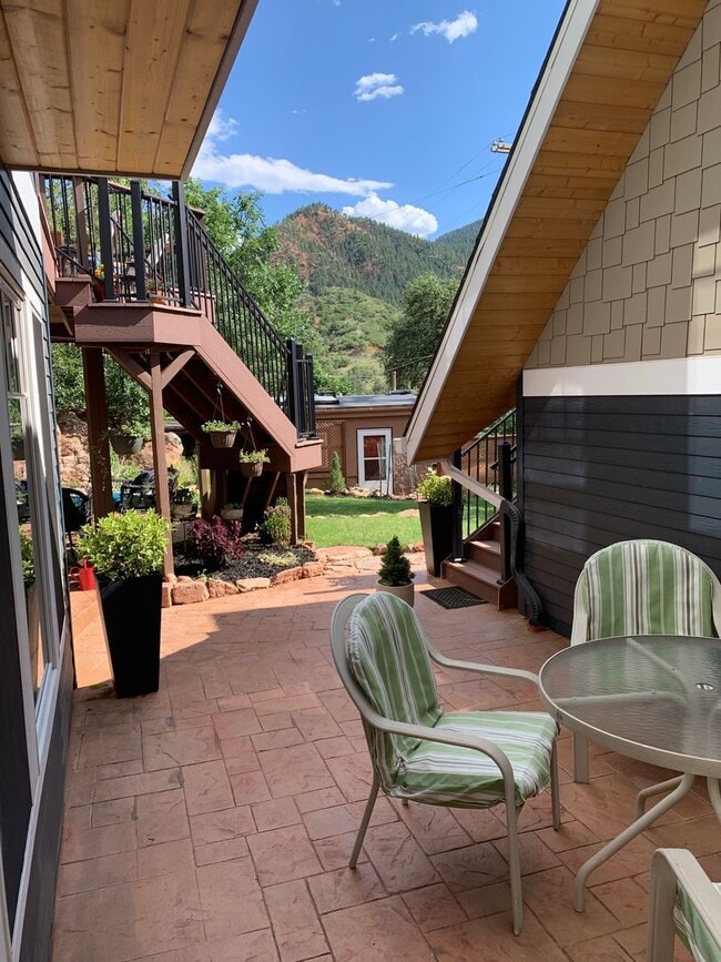 Building Photo - Charming 1 bdrm 1 bath lower level Manitou...