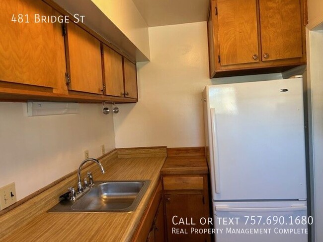 Building Photo - 2 BR, 1.5 BA, 1,028 SF townhouse located i...