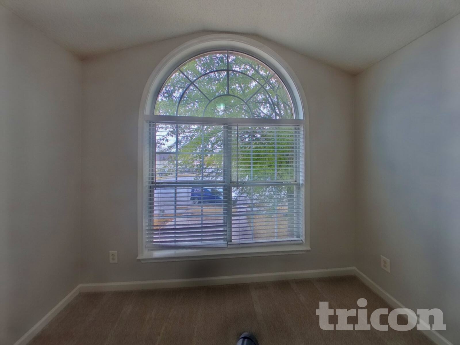 Building Photo - 7913 Four Oaks Ct