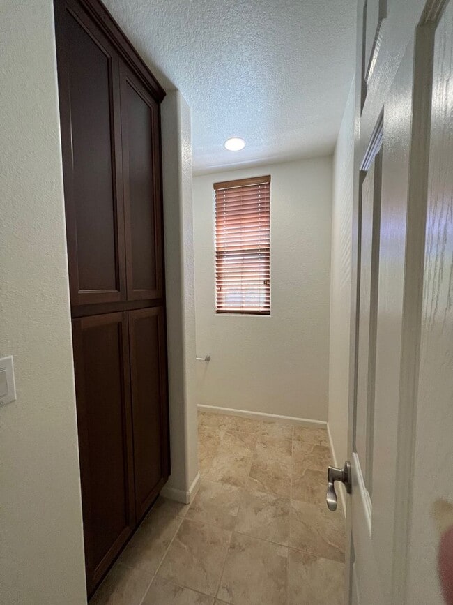 Building Photo - Desirable 4 Bed 3 Bath 2-Story Home in Folsom