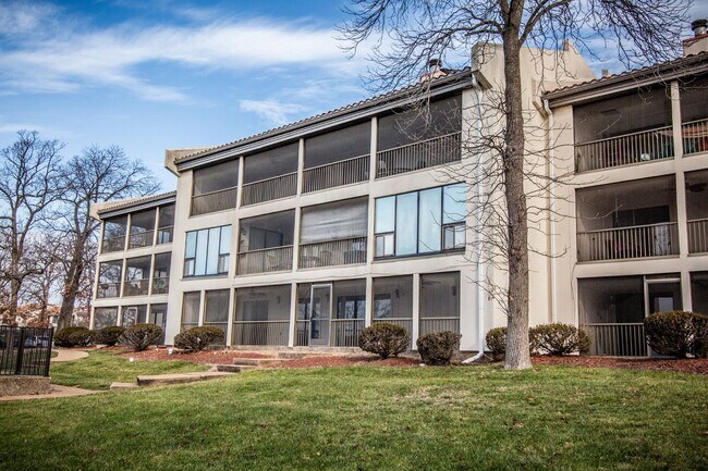 Building Photo - 2 Bed & 2 Bath Condo