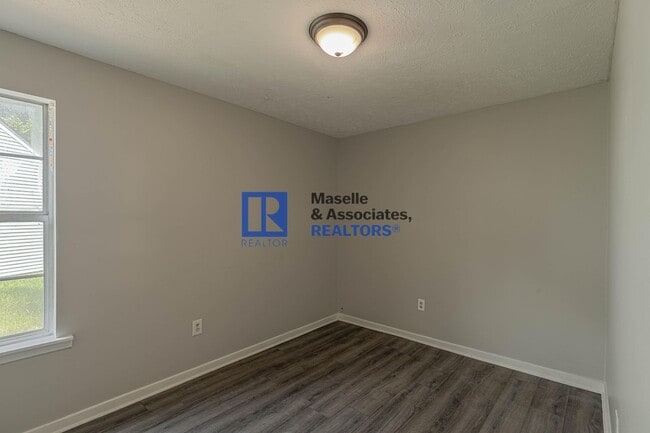 Building Photo - 3 Bed/2 Bath Home in Brandon