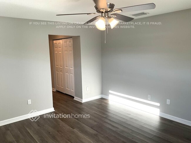 Building Photo - 886 SW Del Rio Blvd