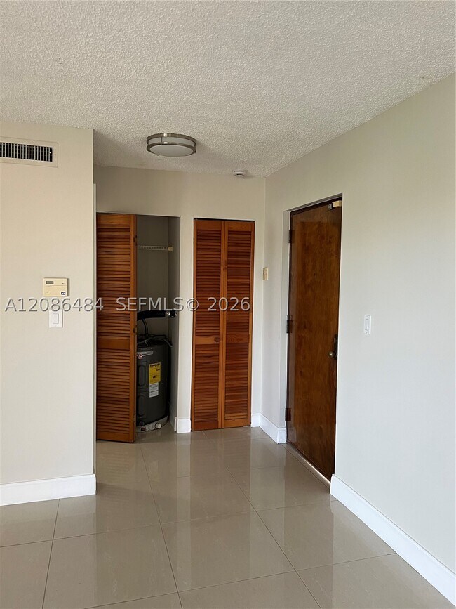 Building Photo - 8830 SW 123rd Ct