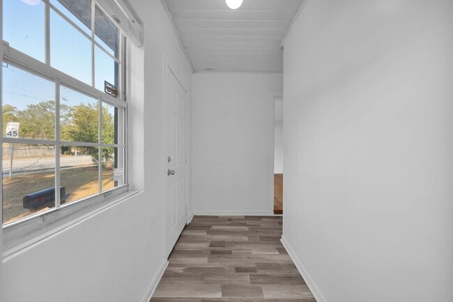 Building Photo - Stunning 3-Bedroom, 2-Bath Home in Desirable Mandarin Neighborhood!