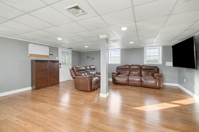 Building Photo - Beautiful updated Country Home