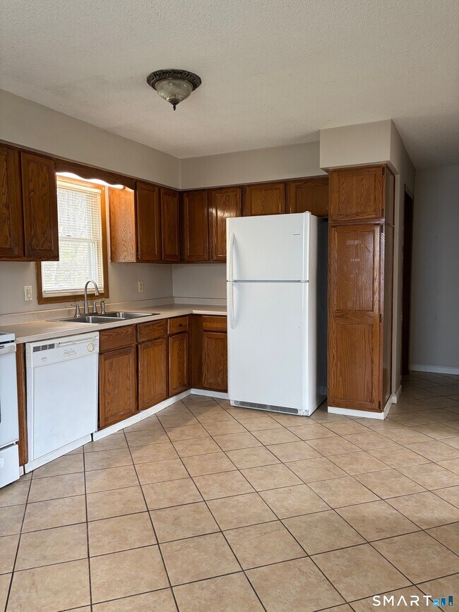 Building Photo - 158 Daley Dr