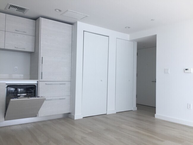 Building Photo - 1300 S Miami Ave