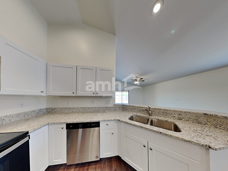 Building Photo - 7918 S Clarkson Ct