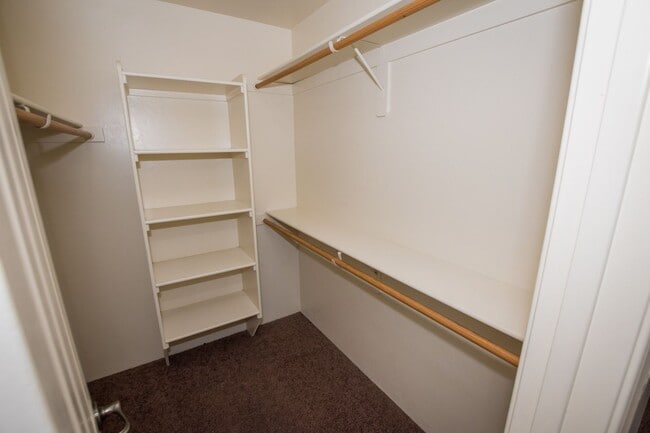 Building Photo - 3 Bedroom, 2 Bath Sante Fe, 2 Car Garage, ...