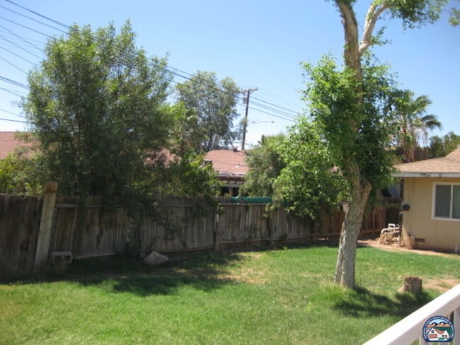 Building Photo - 1661 Yucca Dr