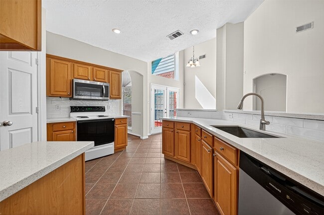 Building Photo - 15618 Edgemere Ct