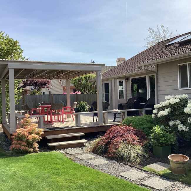 Building Photo - Charming Mukilteo Rambler in Fair Harbor