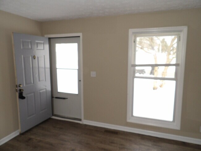 Building Photo - 176 Landings Dr