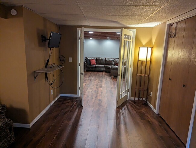 Building Photo - 4 Bedroom, 1.5 Bathroom Beautiful Home - You do not want to miss this one!