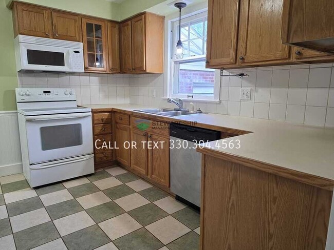 Building Photo - 1040 Stuart St NW