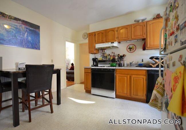 Building Photo - 44 Easton St