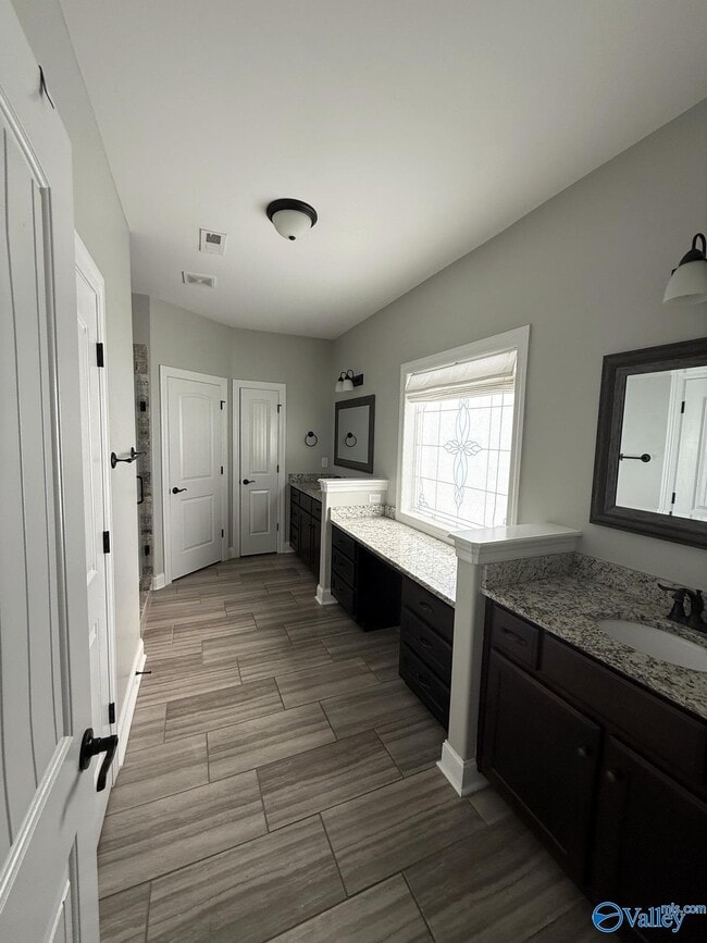 Building Photo - 219 Woodgrove Dr
