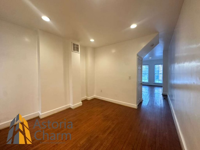 Building Photo - Move in by March 31st - Pick your move in incentive: A TV, 1 month free on a 13th month lease, or...