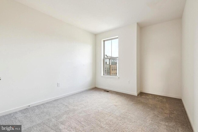 Building Photo - 46007 Woodpecker Sq