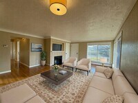 Building Photo - 1495 Lake Dr