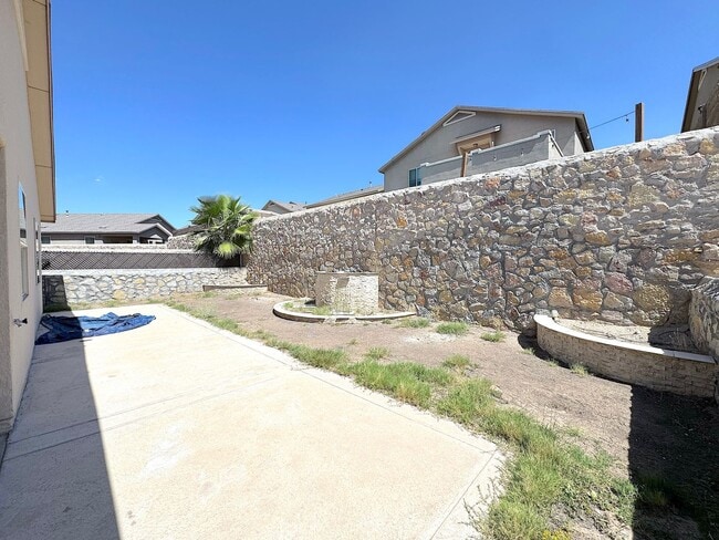Building Photo - East El Paso 3 bed Refrig A/C