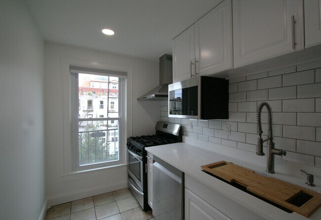 Building Photo - 142 Sussex St