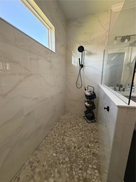 Building Photo - 18817 Valleta Ave