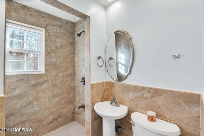 Building Photo - 905 Harrison Rd