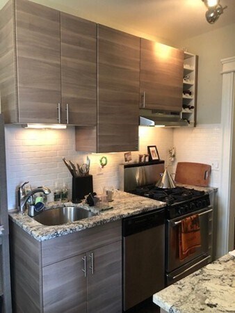 Building Photo - 122 Riverway