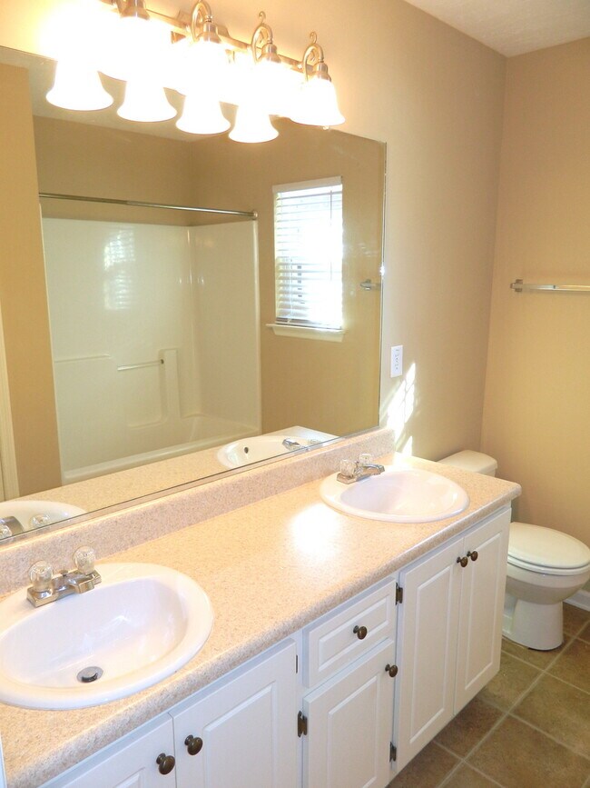 Building Photo - 1087 Waltons Pass